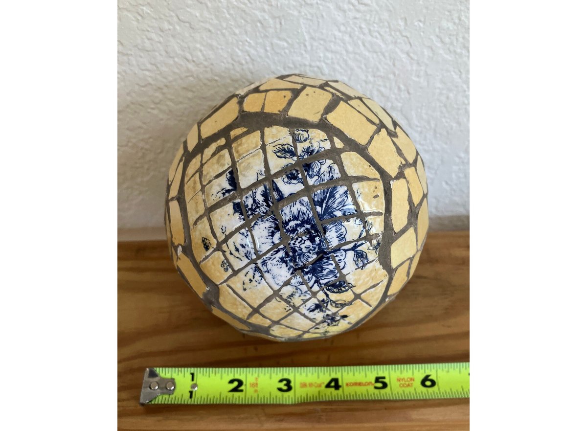 Decorative ceramic ball